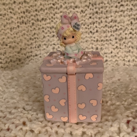Precious Moments figurine for Mom, 4 inches high. - Picture 4 of 11